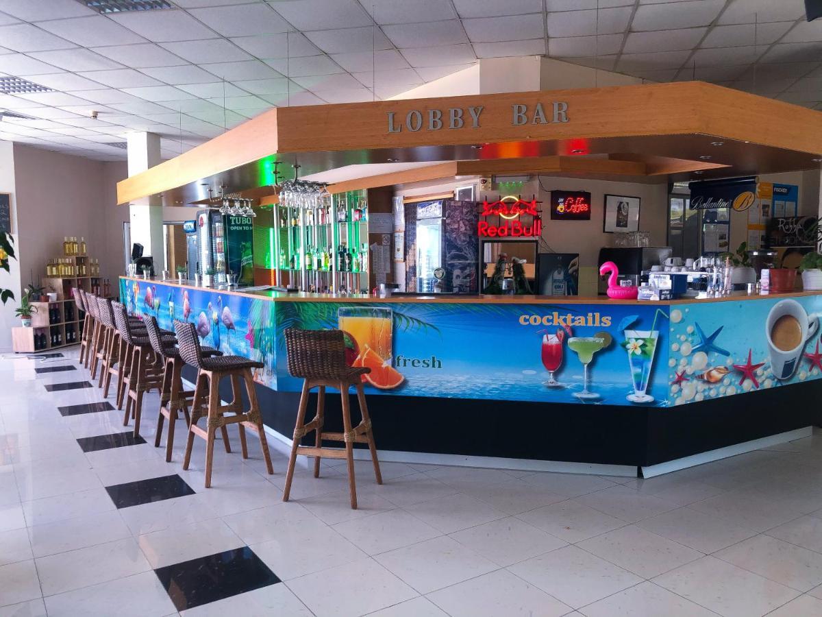 Flamingo Beach Hotel Pantai Sunny Bagian luar foto