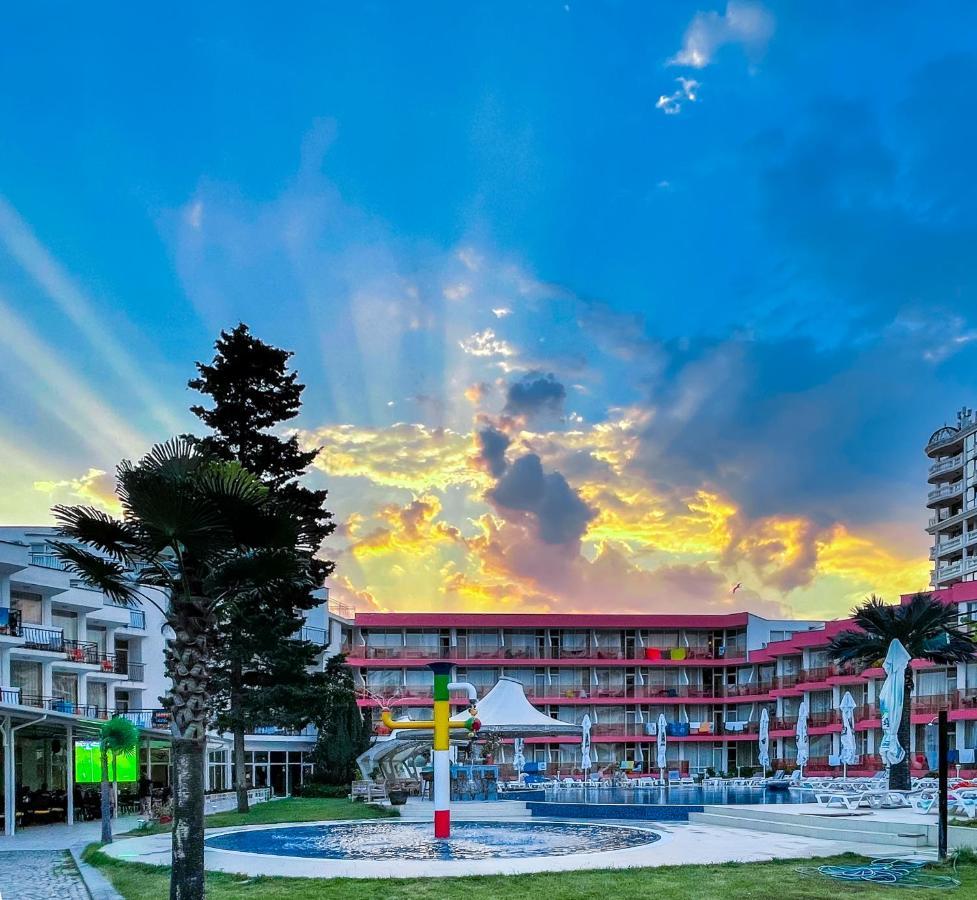 Flamingo Beach Hotel Pantai Sunny Bagian luar foto