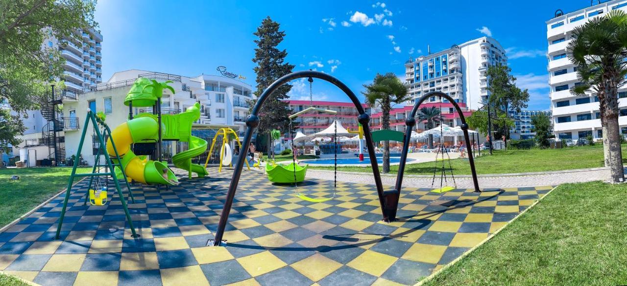 Flamingo Beach Hotel Pantai Sunny Bagian luar foto