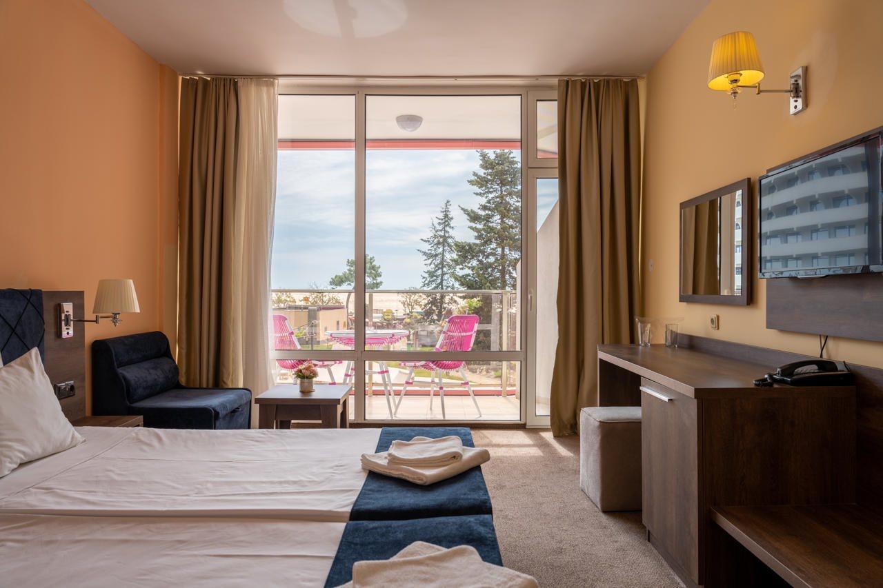 Flamingo Beach Hotel Pantai Sunny Bagian luar foto