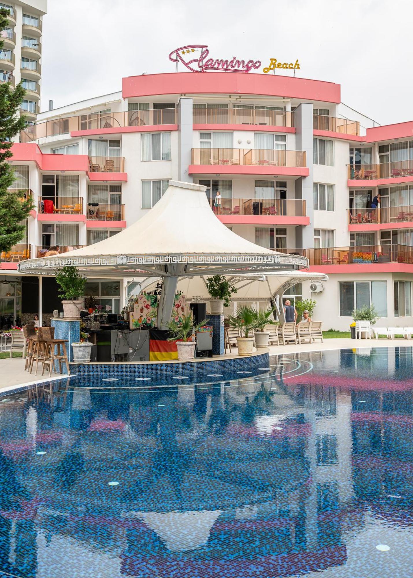 Flamingo Beach Hotel Pantai Sunny Bagian luar foto