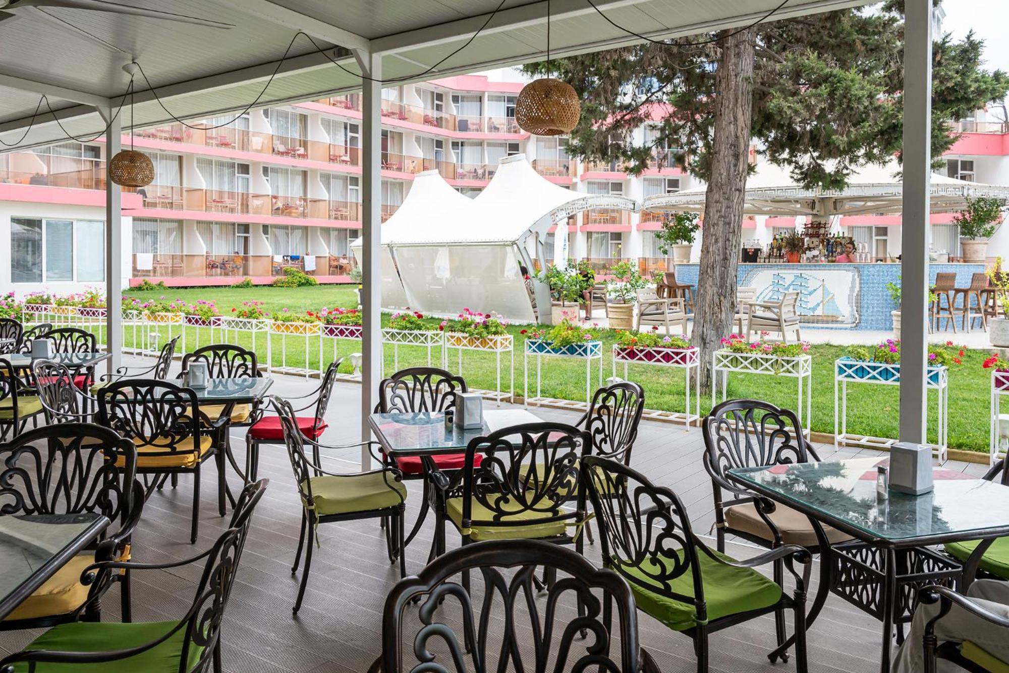 Flamingo Beach Hotel Pantai Sunny Bagian luar foto