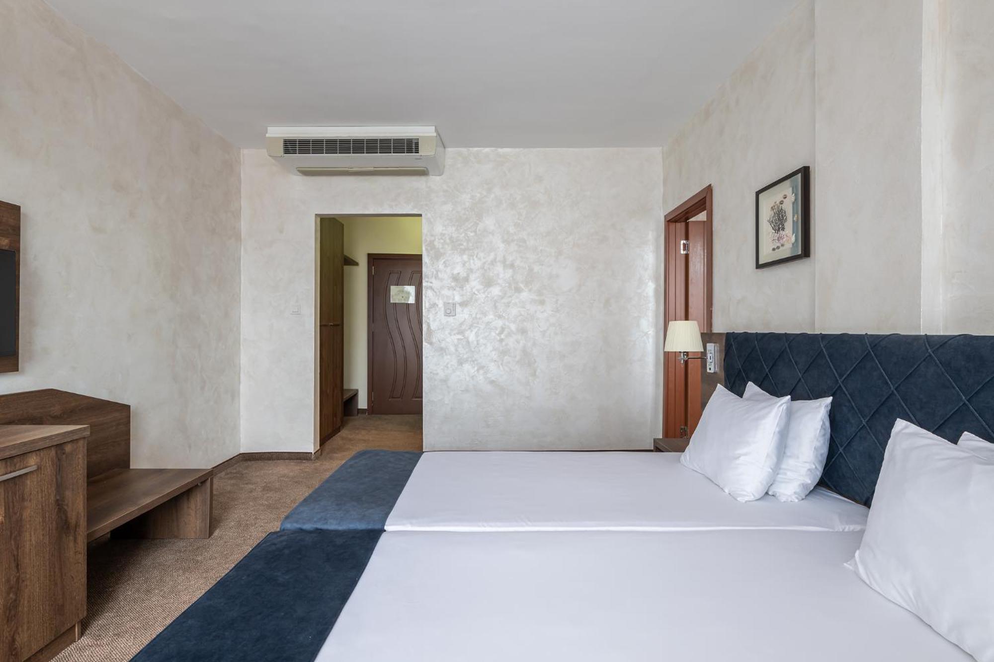 Flamingo Beach Hotel Pantai Sunny Bagian luar foto