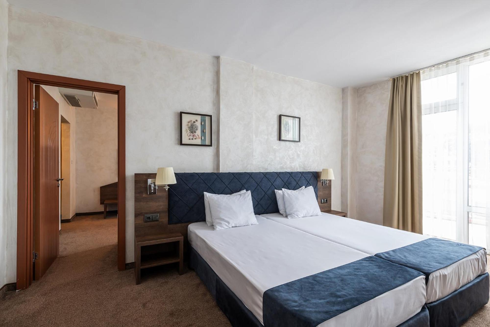 Flamingo Beach Hotel Pantai Sunny Bagian luar foto