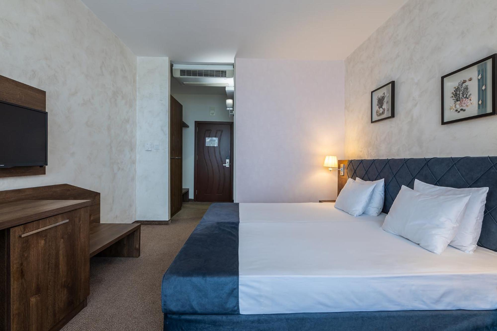 Flamingo Beach Hotel Pantai Sunny Bagian luar foto